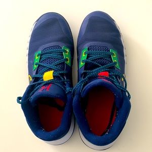 Nike boys shoes euc sz 6Y